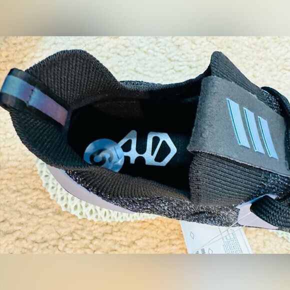 Athletic_Shoes